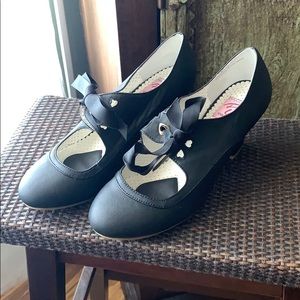 Vintage style dress shoes